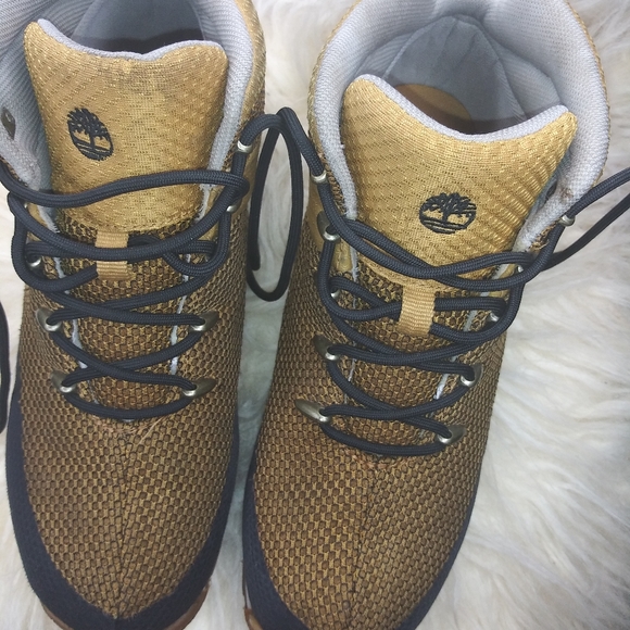 Shoes - Picture 2 of 10